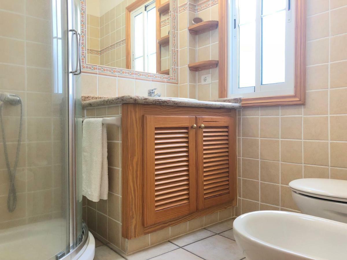 Apartamentos El Faro Puerto De Naos Ngoại thất bức ảnh